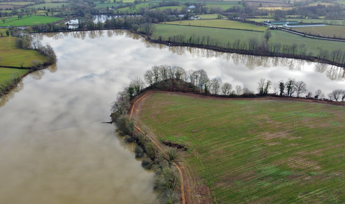 Luchtfoto Chateliers Karpervissen Frankrijk Betaalwater Luchtfoto Chateliers Karpervissen