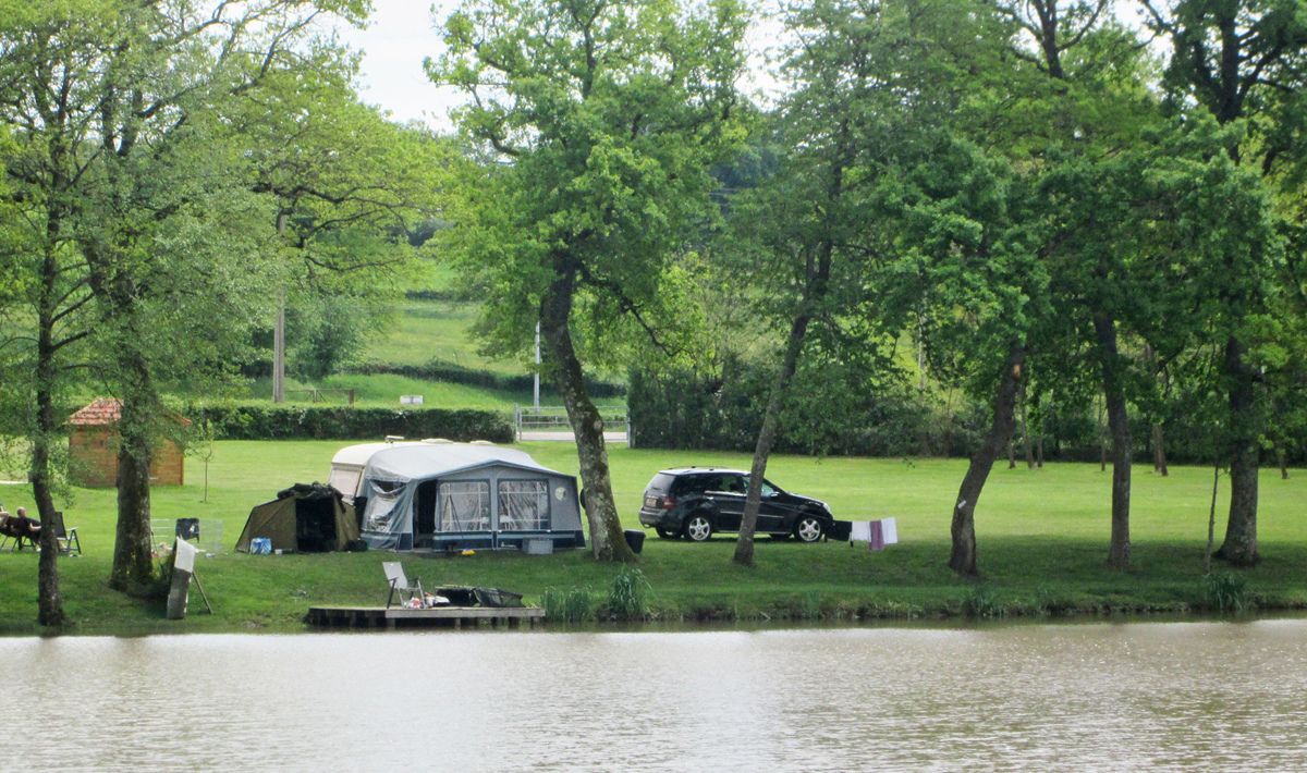Camperplaats Etang Morlou Visvakantie Frankrijk Camperplaats Morlou 3