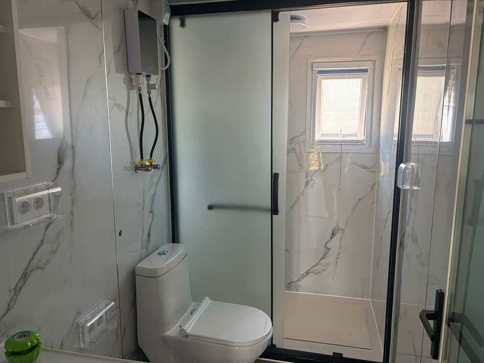 Caspe Fishing Chaos Accommodation Bathroom Fishing Chaos 1